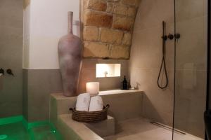 Koupelna v ubytování I Granai, dimora con vasca idromassaggio - Marea Stays Collection