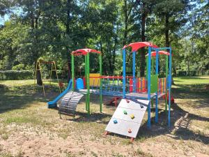 Ο χώρος παιχνιδιού για παιδιά στο Domek Pod Dębem