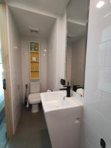 Ένα μπάνιο στο 靠近naiharn beach , utopia residence pool view,A208