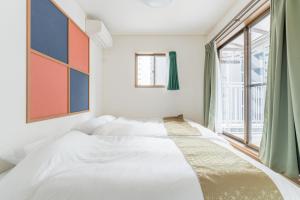 Ένα ή περισσότερα κρεβάτια σε δωμάτιο στο 豪华家庭套房5F大阪城徒歩可能 谷町四丁目駅徒歩1分 Tanimachi 5F