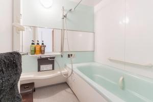 Ένα μπάνιο στο 豪华家庭套房5F大阪城徒歩可能 谷町四丁目駅徒歩1分 Tanimachi 5F