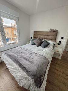 Ένα ή περισσότερα κρεβάτια σε δωμάτιο στο Luxury Apartment Center Granada, Parking Free