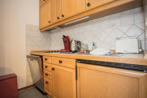 a kitchen with wooden cabinets and a counter top at Welcome in - Appartement centraal gelegen met balkon - Heidestrasse 2 Winterberg in Winterberg