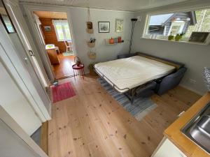 Ένα ή περισσότερα κρεβάτια σε δωμάτιο στο Thilens cottage by lake Bunn