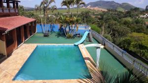 Bazén v ubytování Chácara Piscina Condomínio 50km SP nebo v jeho okolí