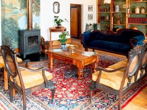 Χώρος καθιστικού στο Far Far Away Guesthouse