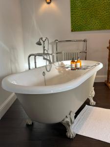 Ένα ή περισσότερα κρεβάτια σε δωμάτιο στο La Lanterne B&B +38 φωτογραφίες