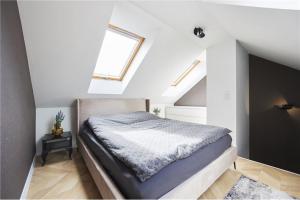 En eller flere senge i et værelse på Apartament ORKANA 10