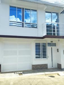 Το κτήριο όπου στεγάζεται  η παραθεριστική κατοικία