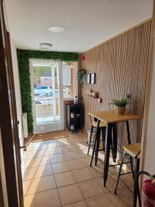 Φωτογραφία από το άλμπουμ του Hostal De la Rosa By Parque Warner Madrid σε Valdemoro