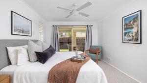 Un dormitorio con una cama con ventilador y una ventana. en Salt and Serenity - Lux Home With Heated Pool, en Anna Bay 37 fotos más