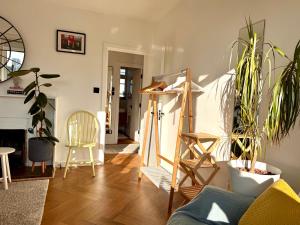 Posezení v ubytování Central London Retreat + 2 fotografie