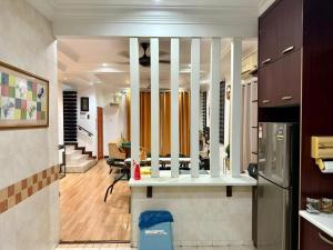 Η κουζίνα ή μικρή κουζίνα στο The Nest2 Cozy Home Seksyen 7 Shah Alam +9 φωτογραφίες