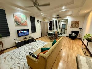 Μια τηλεόραση ή/και κέντρο ψυχαγωγίας στο The Nest2 Cozy Home Seksyen 7 Shah Alam