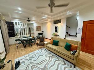 Χώρος καθιστικού στο The Nest2 Cozy Home Seksyen 7 Shah Alam