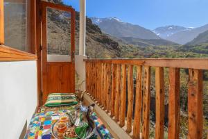 Cảnh núi rừng hoặc tầm nhìn ra núi từ khách sạn +38 ảnh