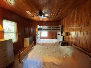 En eller flere senge i et værelse på Anchor Inn