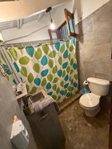 Phòng tắm tại The Beach Bungalows Tamarindo- Adults Only