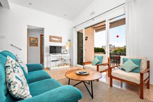 a living room with a blue couch and chairs at Villa Noelia by Escape Home in Santo Tomás