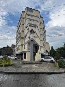 Το κτήριο όπου στεγάζεται  το διαμέρισμα