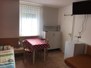 Η κουζίνα ή μικρή κουζίνα στο Mayer-Pension