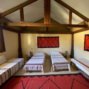 Ένα ή περισσότερα κρεβάτια σε δωμάτιο στο Sahara Lounge