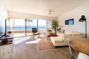 un soggiorno con vista sull'oceano di Sonoran Spa E301 a Campo del Medio