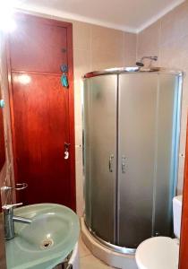 Ένα μπάνιο στο Alquiler Chalet Familiar Temporada Verano