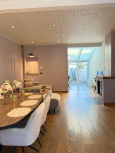Χώρος καθιστικού στο Mooie vakantiewoning in Brugge