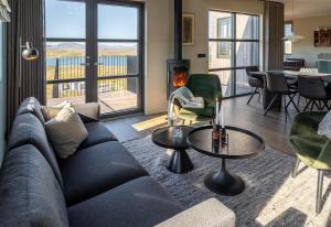 Φωτογραφία από το άλμπουμ του Northern Lights above - skylight windows στο Σέλφος