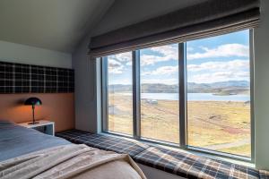 Φωτογραφία από το άλμπουμ του Northern Lights above - skylight windows στο Σέλφος