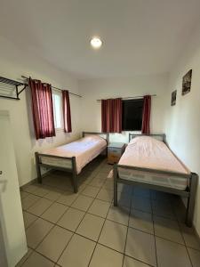 Ένα ή περισσότερα κρεβάτια σε δωμάτιο στο Gîte 11 couchages Idéal pro BTP Tancarville