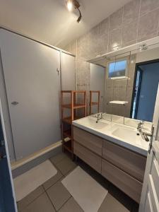 Ένα μπάνιο στο Gîte 11 couchages Idéal pro BTP Tancarville