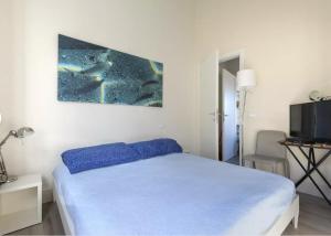 Ένα ή περισσότερα κρεβάτια σε δωμάτιο στο Bilocale Capraia - terrazza vista mare