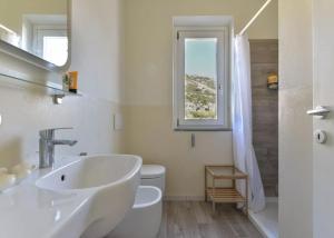 Ένα μπάνιο στο Bilocale Capraia - terrazza vista mare