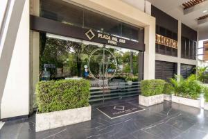 Tòa nhà nơi khách sạn tọa lạc