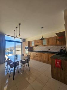 Η κουζίνα ή μικρή κουζίνα στο Salty Sun Gozo