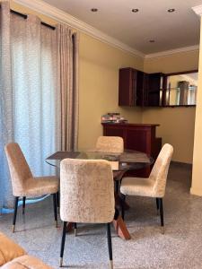 Η κουζίνα ή μικρή κουζίνα στο Adomfie