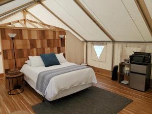 a bedroom with a bed in a tent at North Fork Resort in Greenport