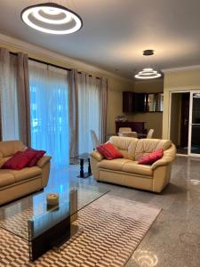 Χώρος καθιστικού στο Adomfie