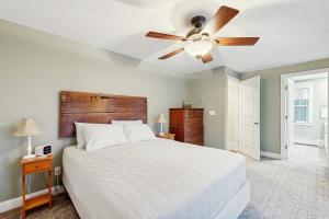 a bedroom with a bed and a ceiling fan at Middle Ledge Lodge in Glen