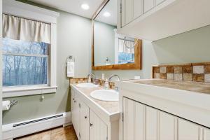 Et badeværelse på Middle Ledge Lodge + 24 billeder