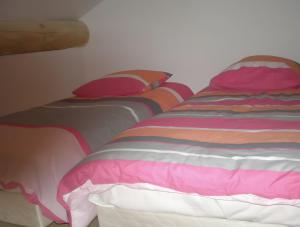 Ένα ή περισσότερα κρεβάτια σε δωμάτιο στο Chambre Laurier Rose +25 φωτογραφίες