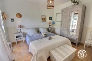 a bedroom with a bed and a table and a window at Huna lulu in Pleslin-Trigavou