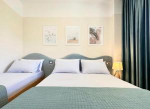 Postel nebo postele na pokoji v ubytování Shëngjin Shores Apartments + 119 fotografií