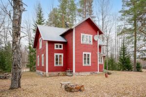 Το κτήριο όπου στεγάζεται  η παραθεριστική κατοικία