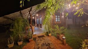 O grădină în afara Ceylon Resort Wilpattu