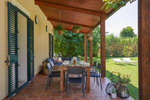 Κήπος έξω από το Country House With Pool Among Noto Citrus Groves