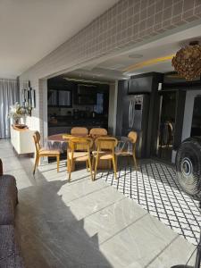 Χώρος καθιστικού στο Apartamento moderno e sofisticado perto da praia