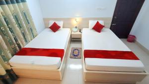 En eller flere senge i et værelse på Hotel Lynn Valley, Delux Non AC Double Bed